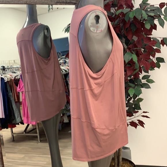 EUC lululemon Athletic Tank Top - Picture 2 of 4